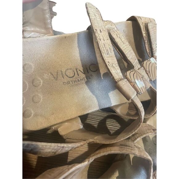 Vionic AMBER ADJUSTABLE SANDAL size US 9 in Gold Cork - Picture 6 of 8
